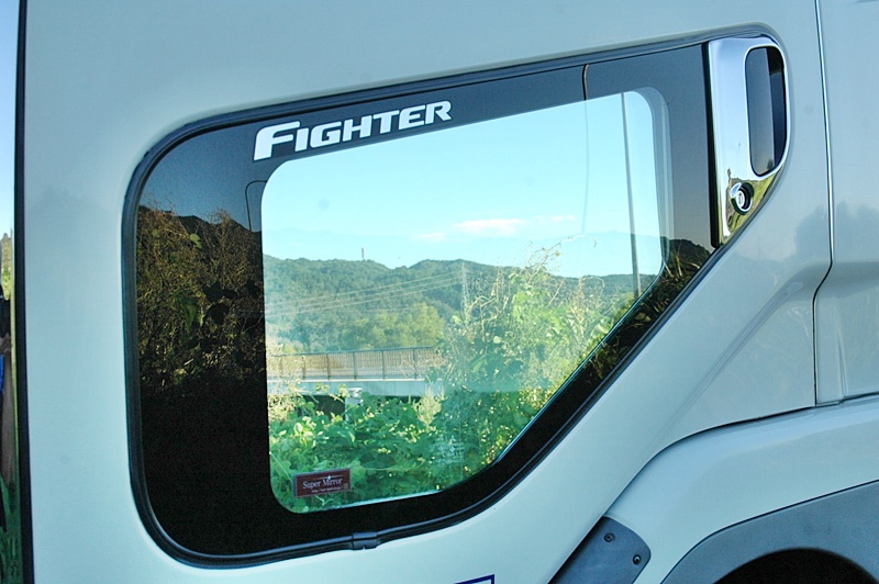 UDトラックス クオン メーカー直売 人気海外一番 スーパーミラー安全窓 年式：H17 420×295×5mm 1～現行 サイズ：