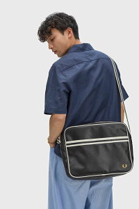 �y�ő�100%�|�C���g�o�b�N�z�t���b�h�y���[ FRED PERRY �N���V�b�N�V�����_�[�o�b�O [L8257-D57 FW24]�@�t���b�h�E�y���[ FREDPERRY 14.5L CLASSIC SHOULDER BAG �����Y�E���f�B�[�X �� TPU BLACK/ECRU ���K�戵�X