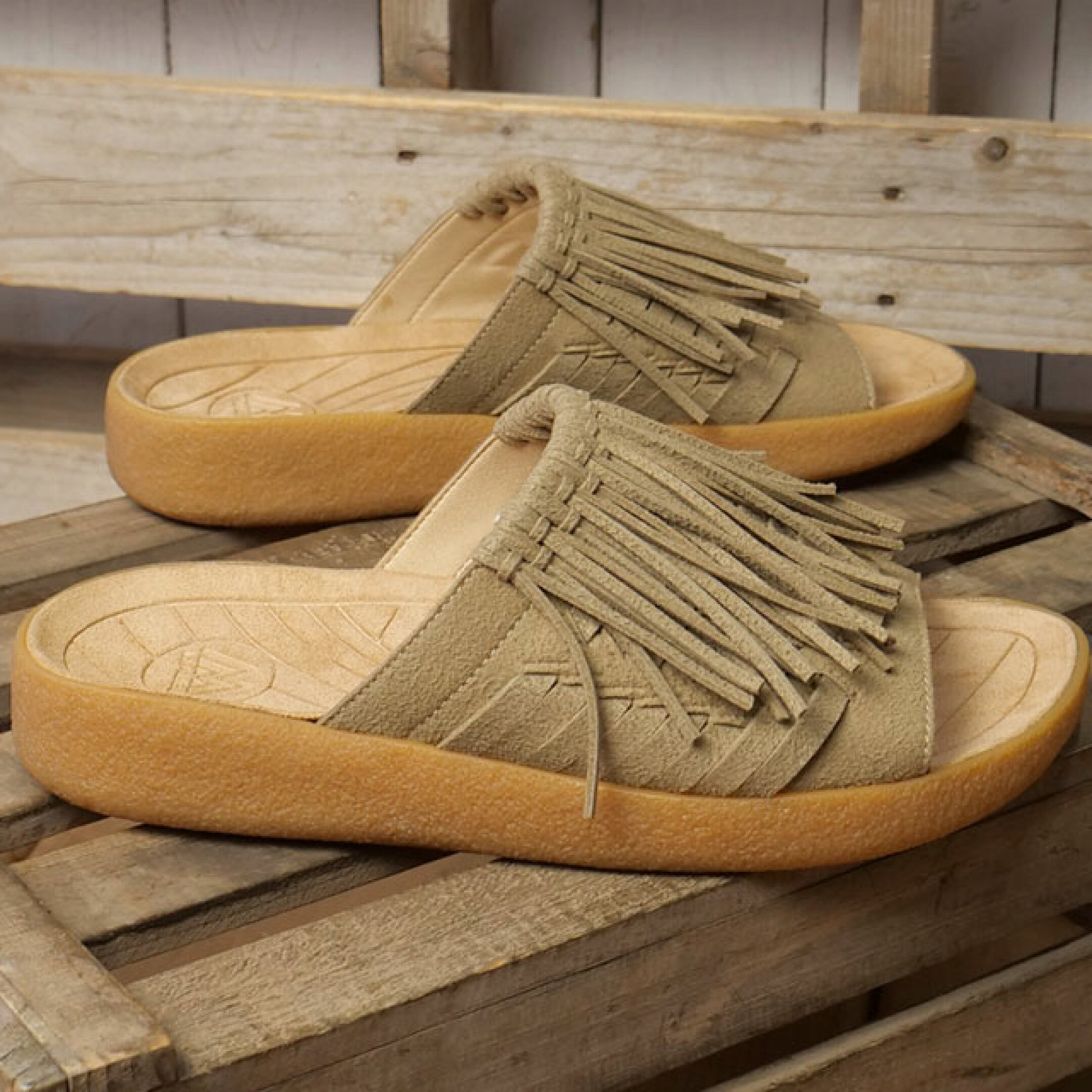 THUNDERBIRD THATCH SLIDE