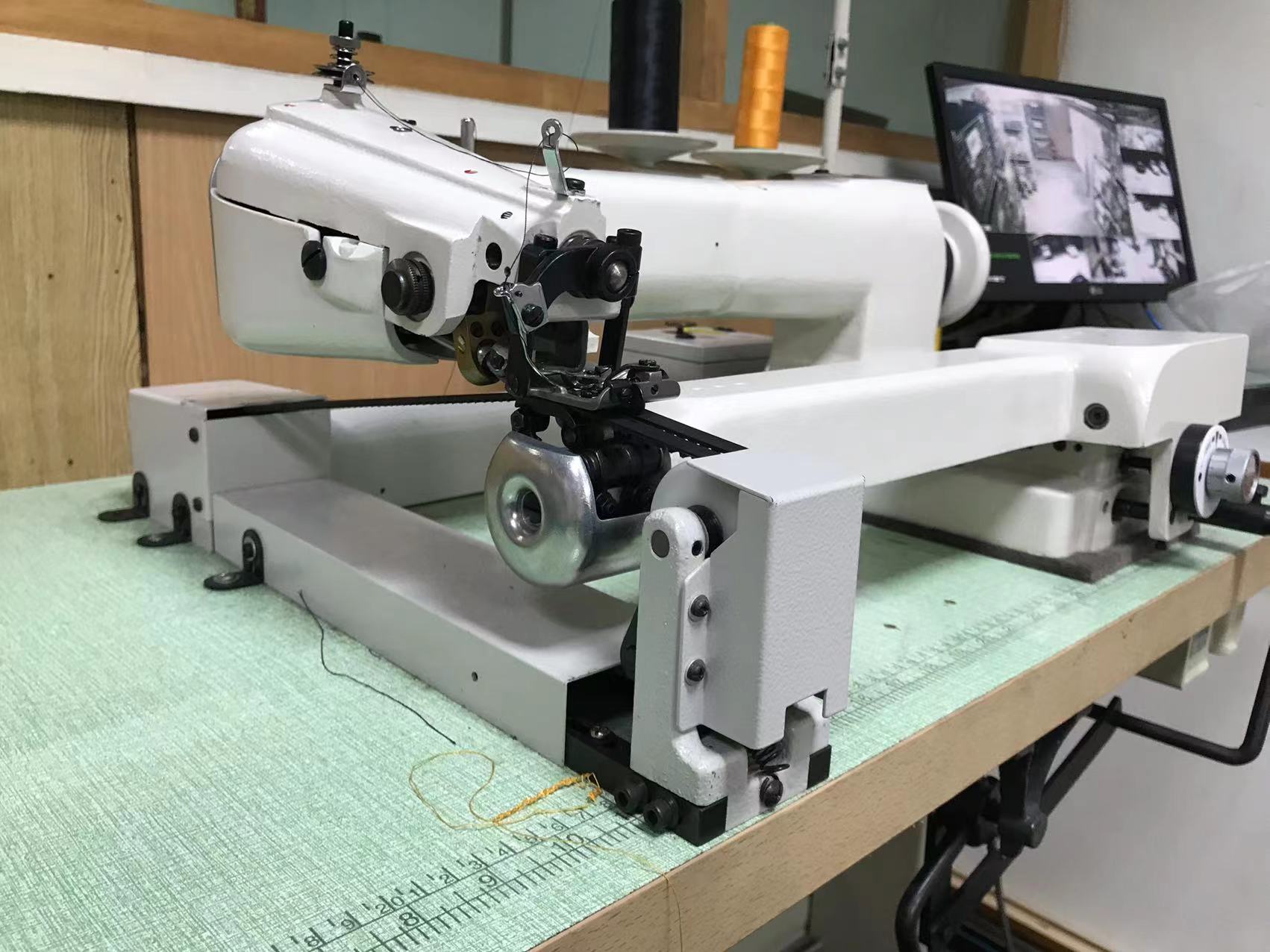 最高のSSM-H-141-LPS型 1本針1本糸ロングアームスクイ縫いミシン  ロングベルトプーラー「縫製品の大きさにより、テーブルサイズがことなります。 脚・モーター・テーブルは別お見積りとなります。」 ミシン 