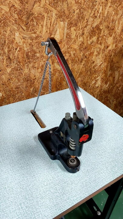 楽天市場】【中古】 足踏み（機械式）カシメ機 ハンドプレス打ち機+脚 
