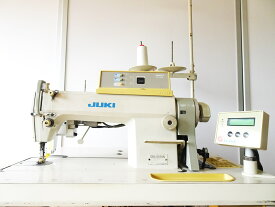 【中古】JUKI　1本針自動糸切ミシン　日本製　DDL-5570N SC-120N　100V仕様 頭部・テーブル・脚・サーボモーターのセットです。　ベルト送りプーラー装置付き