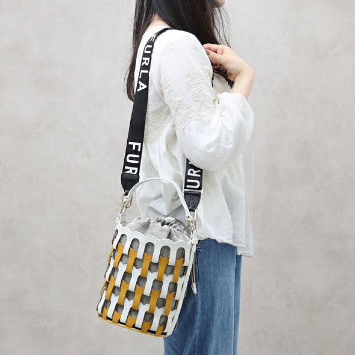 楽天市場】【ラスト1点】フルラ FURLA リパリ LIPARI S キャンバス 