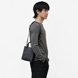 フルラ FURLA MAN シリオ SIRIO VERTICAL CROSSBODY コーティングファブリック×レザー チェーンアーチプリント クロスボディ 縦型 ミニトート ショルダーバッグ ブラウン基調 [メンズ][レディース] ME00063 BX1672 1057_0088S