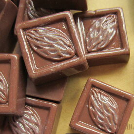 アーモンドチョコレートアクリルパーツ/1個販売 スイーツ お菓子 ホワイトデー バレンタインデー 食玩 アクセサリー ピアス パーツ プラスティック イヤリング 貼り付け マグネットピアス ハンドメイド 食品サンプル ネイル デコレーション 爪 スマホ デコ電 フリマ