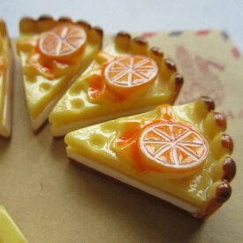 オレンジタルトアクリルパーツ/1個販売 ケーキ おもしろい 面白い 食品サンプル ピアス ネイル 爪 ネイリスト 食べ物 フード スイーツ バレンタインデー プラスティック 貼り付け マグネットピアス チャーム デザート 食玩 メンズ レディース 立体 リアル DIY 部品 クラフト