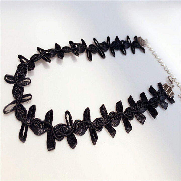 ラリエット風 ブラックメッセージチョーカー Nice 有名人 アルファベット ネックレス モデル 白い文字 イニシャル 首飾り 文字 英語 ナイス ホワイト