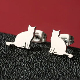 ネコちゃん ステンレスピアス（1ペア） 両耳 ファッションピアス 猫 ねこ ネコ キャット ペットショップ 動物 アニマル カワイイ 銀色 シルバー メンズ レディース 男性 女性 20G 20ゲージ 耳 軟骨 キャッチピアス スタッドピアス 面白い 両耳