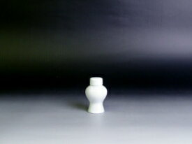 【 伊勢 宮忠 】【 瓶子 2寸 】(直径4.5cm 足径3.3cm 高さ7cm 重さ46g) 1本 神棚 神具 徳利 酒器 御神酒 神酒 酒 お供え モダン シンプル おみき 白 無地 無印 陶磁器　へいし へいじ とっくり