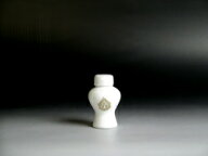 【 伊勢 宮忠 】【 瓶子 金紋入 【荒神紋】 2寸 】直径4.5cm 足径3.3cm 高さ7cm 神棚 神具 徳利 酒器 神…