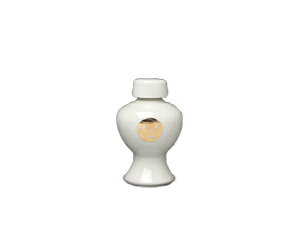 【 伊勢 宮忠 】【 瓶子 金紋入 【巴紋】 3寸 】直径6.5cm 足径4.8cm 高さ9.9cm 神棚 神具 徳利 酒器 神酒 酒 神棚 お供え モダン シンプル