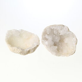 【 伊勢 宮忠 】【 水晶 ジオード（晶洞） ペア ミニ （アソート） No.67 】幅5.3〜7.8cm 厚さ5〜7.9cm 高さ4.2〜5cm 原石 クォーツ quartz 晶洞 geode 浄化 パワーストーン 天然石