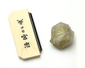 【 伊勢 宮忠 】【 火打石セット(宮忠) ルチルクォーツ(上・大) アソート No.43 】参考寸法 幅5.5cm 奥行き4.5cm 高さ4cm 火打ち石 簡単 らくらく 火打ち鎌 火打鎌 パワーストーン 金運 厄除け