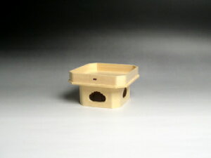 【 伊勢 宮忠 】【 遠山三方 木曽桧 3寸5分 】幅10.4cm 奥行き10.5cm 高さ5.8cm 神棚 神具 神饌 お供え お供え台 台 鏡餅 ひのき ヒノキ 三宝 さんぼう さんぽう