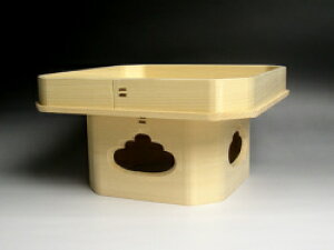 【 伊勢 宮忠 】【 遠山三方 木曽桧 8寸 】幅24.2cm 奥行き24.1cm 高さ12.2cm 神棚 神具 神饌 お供え お供え台 台 鏡餅 ひのき ヒノキ 三宝 さんぼう さんぽう