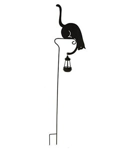 LED�\�[���[���C�g �\�[���[�p���[ �K�[�f�����C�g Wind & Weather 36-Inch Tall Black Metal Laser-Cut Silhouette Garden Stake of A Cat Reaching Down and Holding a Lantern That Lights at Night Thanks to Its Solar Panel �y���s�A���i�z