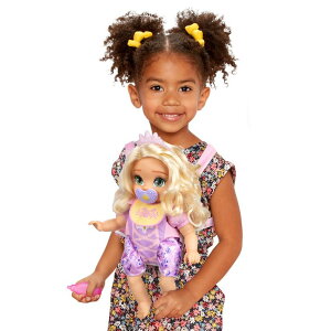 �v�����Z�X ���v���c�F�� Disney Princess Rapunzel Baby Doll Deluxe with Tiara, Carrier, Plush Friend, Pacifier, Bib & Baby Bottle [Amazon Exclusive] �y���s�A���i�z