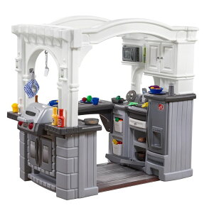 キッチン おままごと 台所 Step2 Grand Walk-in Kitchen & Grill Kids Playset, Indoor/Outdoor Kitchenette, Interactive Play with Lights and Sounds, Durable Plastic, 103 Piece Toy Accessories, Toddlers 2+ Years Old, Gray/White 【並行輸入品】