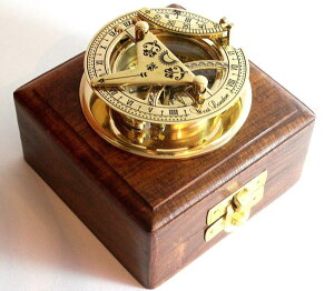 真鍮製 日時計 コンパス 真ちゅう サンダイアル Brass Sundial Compass -Solid Brass Pocket Sundial - West London with Wooden Box 【並行輸入品】