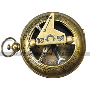 真鍮製 日時計 コンパス 真ちゅう サンダイアル Expressions Enterprises Pocket Sundial Compass 5 cm Long Push Button Nautical Compass Front Opening Antique Finish 【並行輸入品】