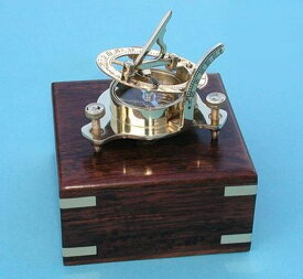 真鍮製 日時計 コンパス 真ちゅう サンダイアル Small Brass Sundial/Magnetic Nautical Compass w/ Hardwood Case 【並行輸入品】