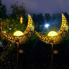 三日月 LEDソーラーライト Solar Powered Garden Lights, 2 Pack Antique Brass Hollow-Carved Metal Moon with Warm White Crackle Glass Globe Stake Lights,Waterproof Outdoor for Lawn,Patio,Yard 【並行輸入品】