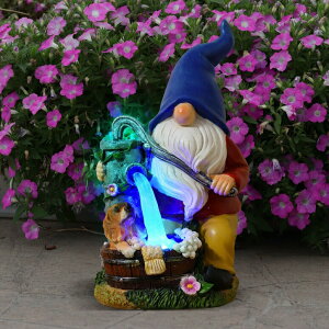 LED�\�[���[���C�g �m�[�� Voveexy Garden Gnome Statue, Solar Powered Garden Figurine Outdoor Decoration with Blue Light Resin Garden Sculpture for Patio Lawn Yard Art Ornament Christmas Housewarming Gift, 6.3x5.5x10.6Inch �y���s�A���i�z