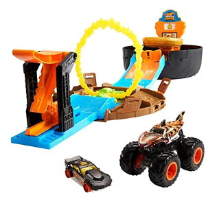 �z�b�g�E�B�[�� �����X�^�[�g���b�N Hot Wheels Monster Trucks Stunt Tire Play Set Opens to Reveal Arena with Launcher, 1 1:64 Scale Car & 1 Monster Truck, Portable Toy Gift Set for Ages 4 to 8 Years Old �y���s�A���i�z