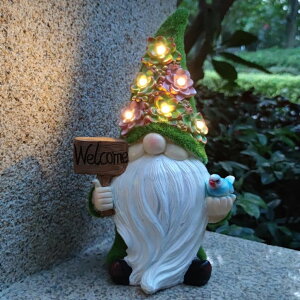 �K�[�f�����C�gLED�\�[���[���C�g �\�[���[�p���[ VIOYOUNS Solar Gnomes Garden Statues,Resin Gnome Figurine Holding Welcome Card and Bird with Solar Lights, Outdoor Gnomes Decorations for Yard Patio Lawn Porch, Garden Gifts �y���s�A