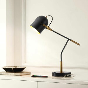 �T�t�@���B�� safavieh �e�[�u�������v �T�t�@�r�� �T�t�@���B�A SAFAVIEH Lighting Collection Mulaney Modern Black/Brass 22-inch Task Desk Table Lamp with USB Charging Port, Ideal for Living Room, Bedroom, Nightstand, Home Office, Dorm 