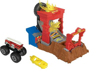 �z�b�g�E�B�[�� �����X�^�[�g���b�N Hot Wheels Monster Trucks Playset & Toy Truck, Arena Smashers 5-Alarm Fire Crash Challenge, 1:64 Scale Firetruck & Crushable Car �y���s�A���i�z
