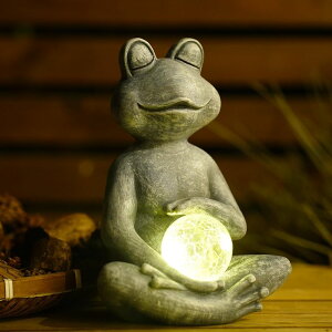 �K�[�f�����C�gLED�\�[���[���C�g �\�[���[�p���[ Fashionoda Meditating Yoga Frog Statue with Solar LED Light Ball - 10L x 11.1H Zen Garden Frog Figurines for Home and Garden Decor, Frog Decorations Gift Ideas, Frog Gifts for Women/Mo �y