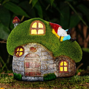 �K�[�f�����C�gLED�\�[���[���C�g �\�[���[�p���[ ILLUMINEW House Garden Statues with Solar Lights, LED Cute Flocked Fairy House with Gnomes Garden Figurine, Outdoor Patio Yard Lawn Decorations Gift �y���s�A���i�z