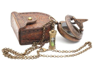 v RII Brass Sundial Compass Necklace (Bronze), Astrolabe Compass Necklace for Men with Leather Case & Green Sand Mini Hour Glass for Loved , Unique Sun Clock ysAiz