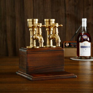 ^JƖ؂̎蓮hNfBXyT[ Vida Brillante Drink Dispenser for parties Bar Accessories Gifts for Wine Lovers Whiskey Man Cave Decor for Husband Dad Him with Brass Tube & Carbonized Wooden, 2 Taps ysAiz