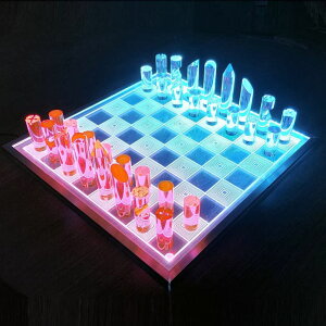 �`�F�X�Z�b�g OnDisplay 3D Luxe Acrylic Fire & Ice LED Light Glowing Chess Set - Luxury Laser Cut Chessboard Executive Board Game (Clear/Neon Red) �y���s�A���i�z