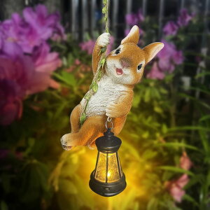 �K�[�f�����C�gLED�\�[���[���C�g �\�[���[�p���[ Joliyoou Solar Light Outdoor Statues, 6.9 H Resin Rabbit Climbing On A 23.6 L Vine with LED Lantern, Waterproof Hanging Bunny Figurine with Hook for Easter Yard Garden Wall Balcony T �y
