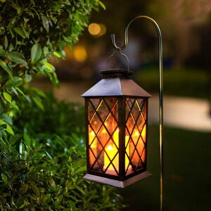 �K�[�f�����C�gLED�\�[���[���C�g �\�[���[�p���[ Solar Lantern Outdoor,Garden Hanging Lantern- PVC Waterproof 3 LED Flickering Flameless Candle Decorative Lights for Table,Outdoor,Party(1 Pack) �y���s�A���i�z