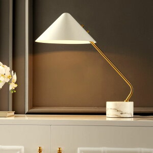 �T�t�@���B�� safavieh �e�[�u�������v �T�t�@�r�� �T�t�@���B�A SAFAVIEH Lighting Collection Shields White/Brass 21-inch Table Lamp (LED Bulb Included) �y���s�A���i�z