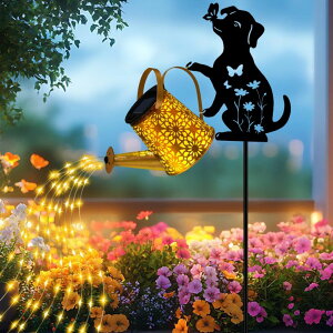 �K�[�f�����C�gLED�\�[���[���C�g �\�[���[�p���[ Solar Lights Outdoor Decorative, Watering Can with Cascading Lights, with Dog Silhouette Garden Stakes, Waterproof Metal Garden Decor for Yard Art, Outside, Patio, Lawn Ornaments(1 Pac �y