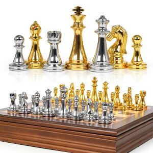 �`�F�X�Z�b�g 12-Inch Metal Chess Set with Wooden Board for Kids and Adults, Gold & Silver Chess Pieces with Extra Queens, Portable Small Chess Board for Travel, Family Game Night, Beginners & Professional Players �y���s�A���i�z