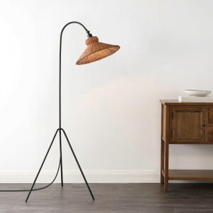 �T�t�@���B�� safavieh �e�[�u�������v �T�t�@�r�� �T�t�@���B�A SAFAVIEH Lighting Collection Myah Modern Boho Black/Brown Shade Rattan 62-inch Tripod Floor Lamp (LED Bulb Included) �y���s�A���i�z