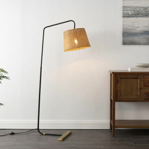 �T�t�@���B�� safavieh �e�[�u�������v �T�t�@�r�� �T�t�@���B�A SAFAVIEH Home Collection Millie Modern Coastal Black/Natural Rattan 61-inch Arched Floor Lamp (LED Bulb Included) �y���s�A���i�z