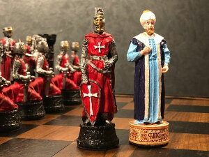 �`�F�X�Z�b�g Henoexpress Handmade Chess Set Historcal Crusaders Hand Painted Knights Chess Pieces Wooden Chess Board 14.5, Gift idea for Dad, Husband, and Anyone for Birthday �y���s�A���i�z