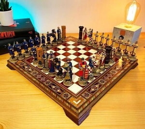 �`�F�X�Z�b�g Luxury Chess Set Historcal Crusaders Hand Painted Chess Pieces Walnut Solid Wooden Chess Board, Gift for Dad, Husband, and Anyone for Birthday, Anniversaries �y���s�A���i�z