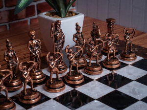 �`�F�X�Z�b�g Chess Set Historcal Roman's Chessmen Hand Crafted Bronze Chess Figures Solid Inlaid Wood Chess Board Decorative Gift Idea for Dad, Husband, Anyone for Birthday, Anniversary �y���s�A���i�z