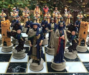 �`�F�X�Z�b�g Crusaders Battle Chess Set ? 14.5 Handcrafted Wooden Board & Hand-Painted Medieval Warriors | Premium Gift for Dad, Husband, or Friend �y���s�A���i�z