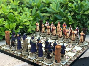 �`�F�X�Z�b�g Crusader Knights Chess Set ? Luxury Hand-Painted Medieval Pieces & 14.5 Wooden Board | Handmade Gift for Men, Collectors, Christmas, Anniversary �y���s�A���i�z