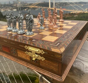 �`�F�X�Z�b�g Luxury Chess Set for Adults Crusaders Antique Chess Pieces Handmade Inlaid Solid Wooden Chess Board with Storage, Gift for Him, Father and Anyone for Birthday �y���s�A���i�z