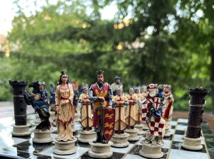 �`�F�X�Z�b�g Handmade Crusader Knight Chess Set ? 37x37 cm Solid MDF Wood Board & Hand-Painted Resin Chess Pieces ? Luxury Collectible Chess Set for Adults �y���s�A���i�z